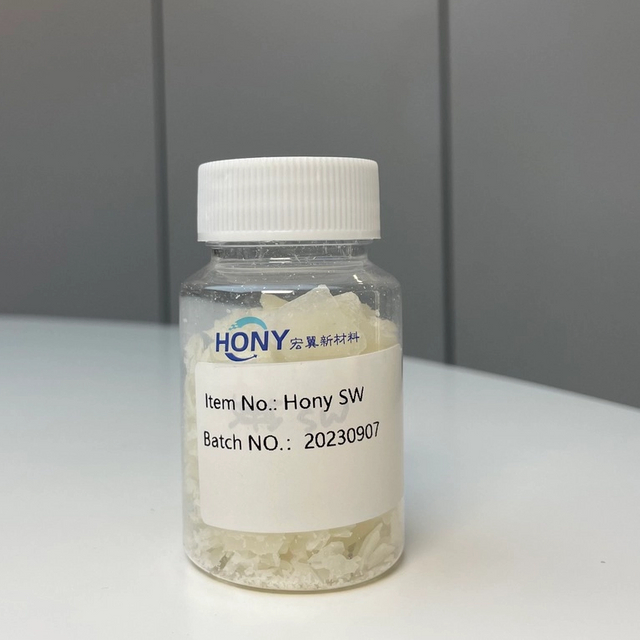 Méthosulfate de stéartrimonium et méthosulfate de dipalmitoyléthylhydroxyéthylmonium et stéarate de glycéryle et stéaramidopropyldiméthylamine Solide blanc à jaune clair
