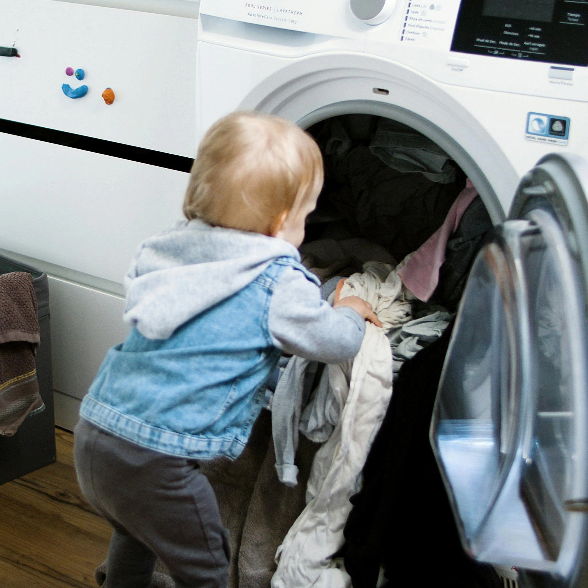 Comment les adoucisseurs des produits à linge améliorent-ils le confort du tissu? 