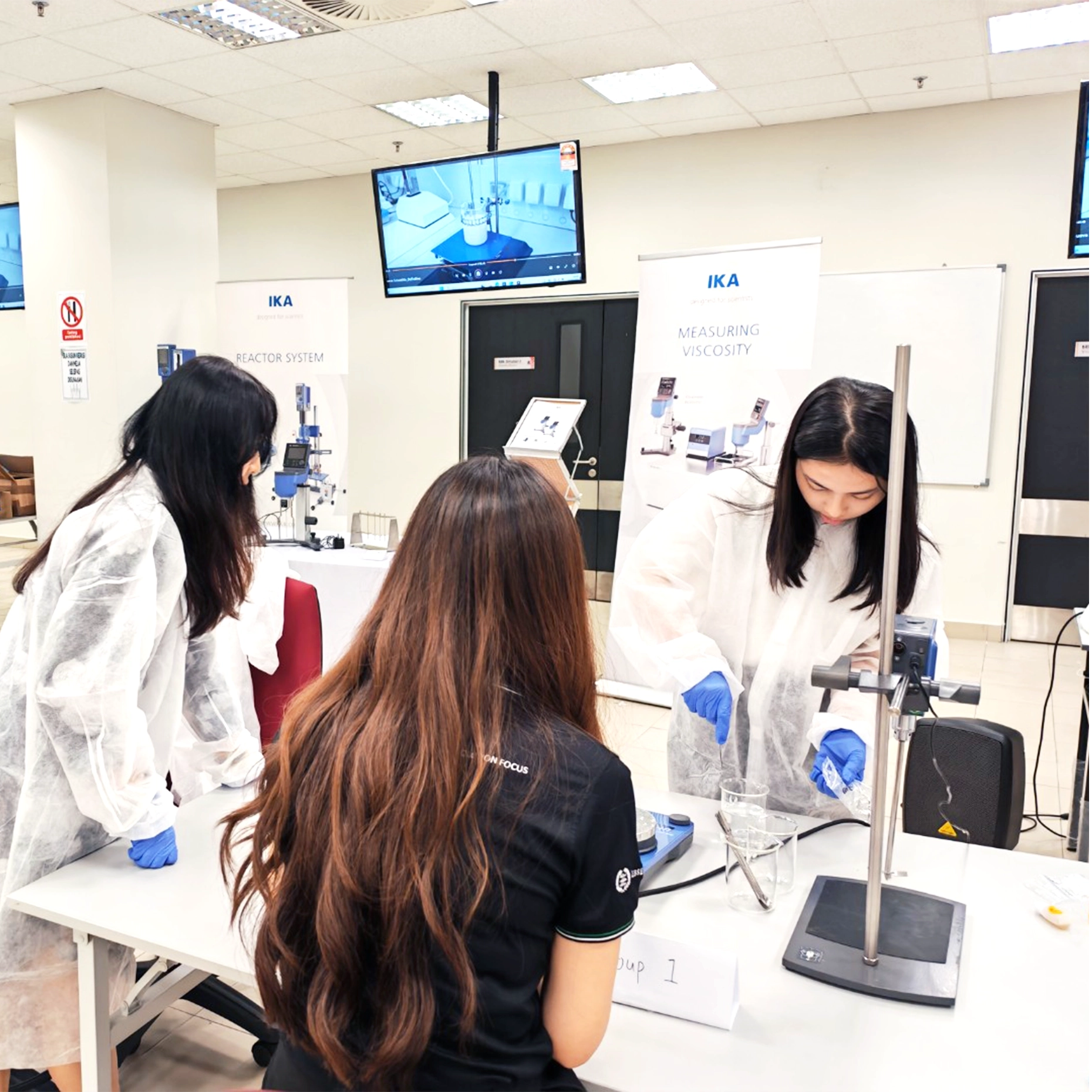 Hony dirige les tendances en matière de beauté et de soins personnels lors d'un séminaire en Malaisie